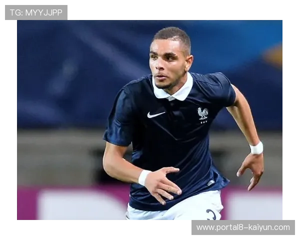 巴黎边卫门德斯攻防出色入选最佳阵容获认可