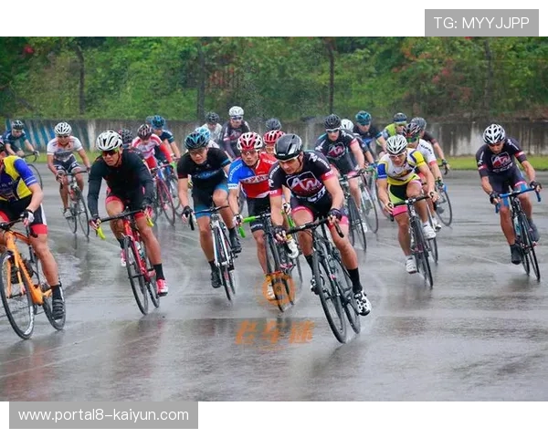 雨战影响比赛质量，场地积水导致传球失误频发